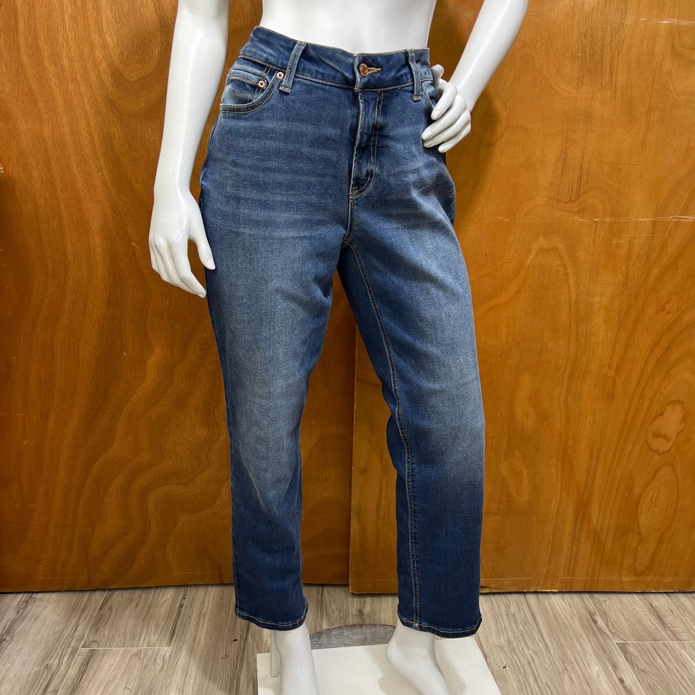 Time and Tru Women's Straight Leg Jeans Size 12 Blue Denim Mid Rise Classic Fit